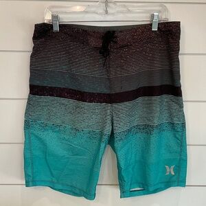 Hurley MEN’S BOARD SHORT STRIPE. SIZE: 32